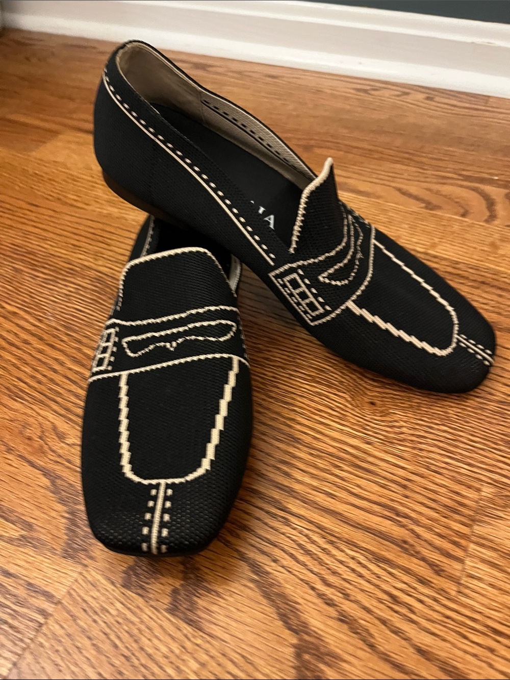 VIVAIA Sierra Knit Square Toe Loafers Black Cream Size 38 / US 7-7.5